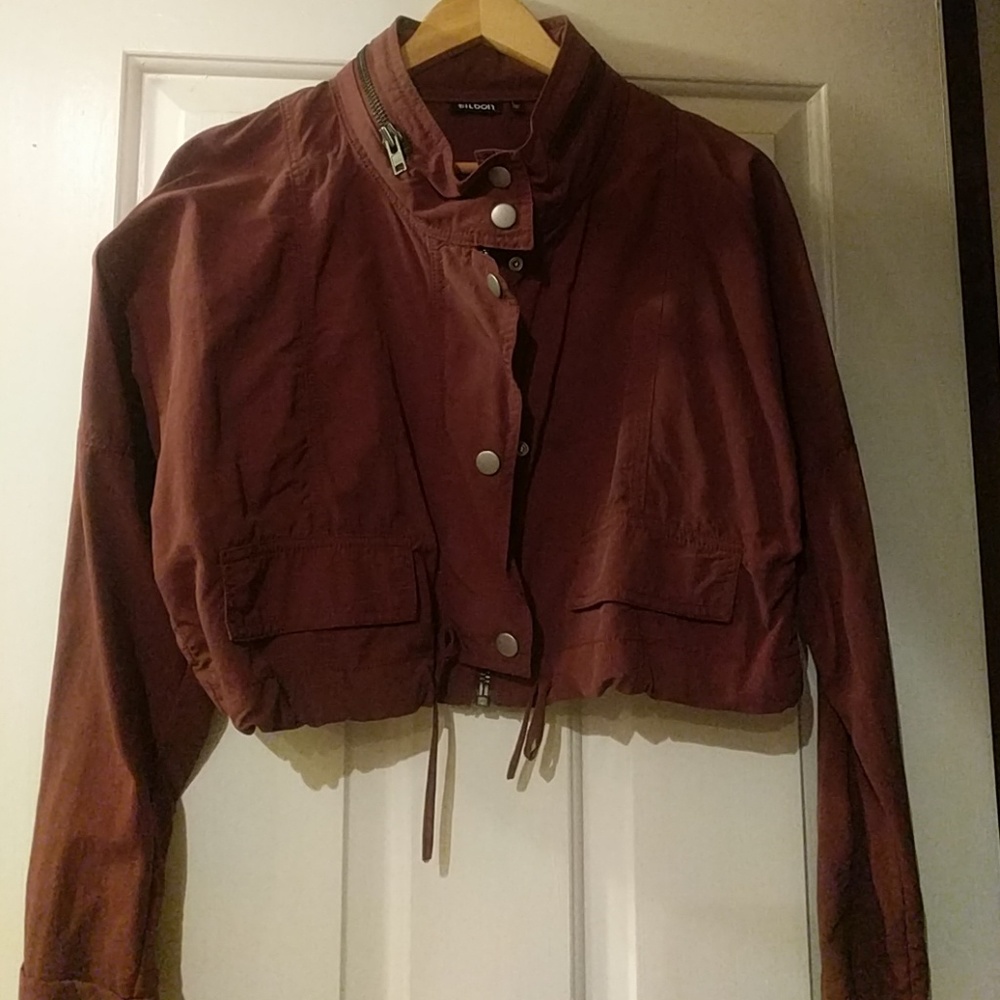 TILDON crop windbreaker Maroon color